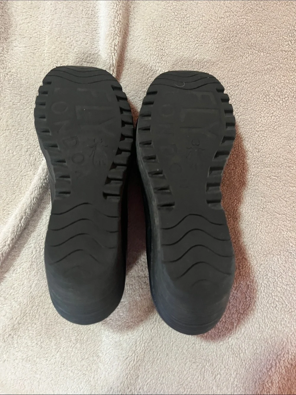Fly London Black Leather wedge Slip-On 40